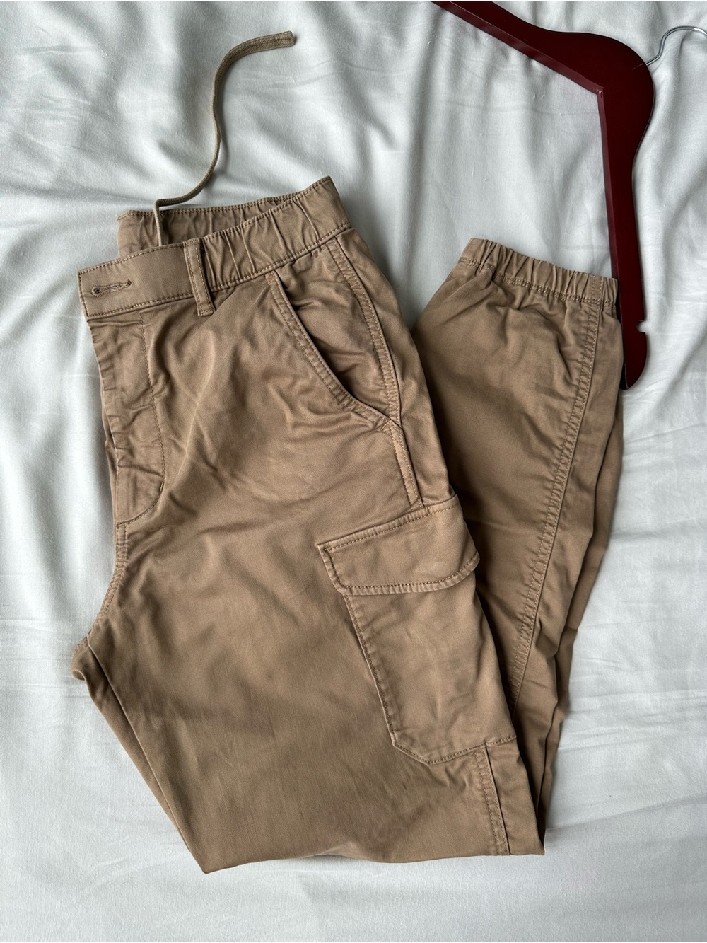 Uniqlo Men's Cargo Pants in Tan